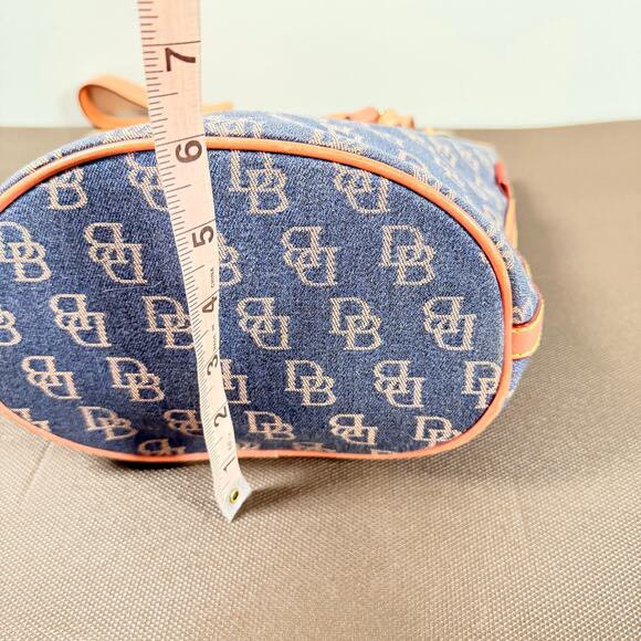 Dooney & Bourke North South Blue Denim Signature Cream DB Logo Bucket Bag Purse - Picture 4 of 15